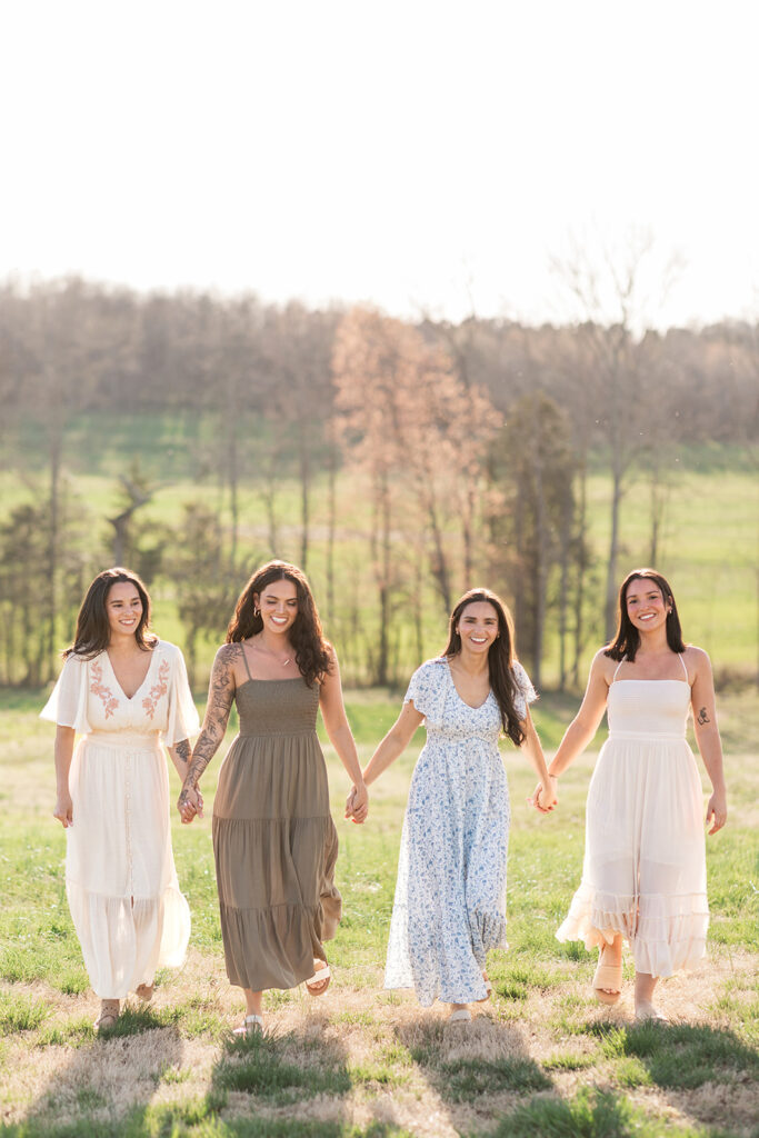 Siblings laughing during extended family photography in Mocksville

