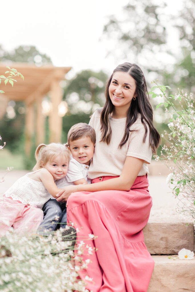 Kids hugging mom in family photos in Taylorsville, NC. 